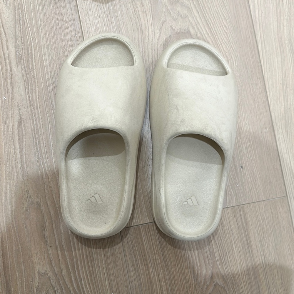 Adidas Yeezy slides